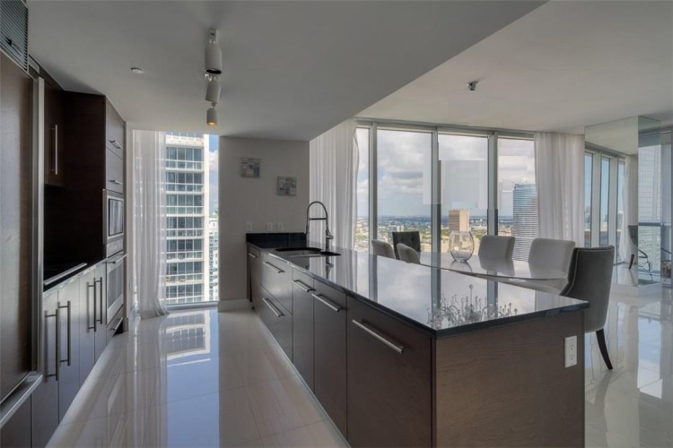 475 Brickell Ave # 5215_Kitchen_1