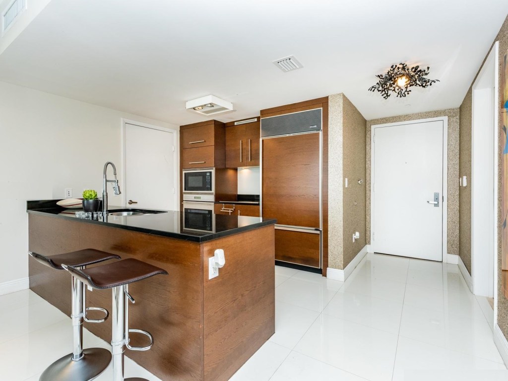 485 Brickell Ave # 2913_Kitchen_2